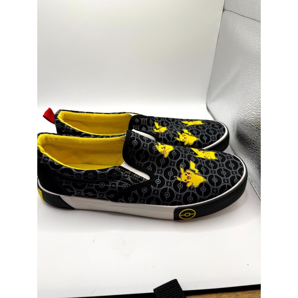 Pokemon Poké Ball Men's 10 Sneakers Gray Black Pikachu Slip On Skateboard Shoes - Picture 4 of 9